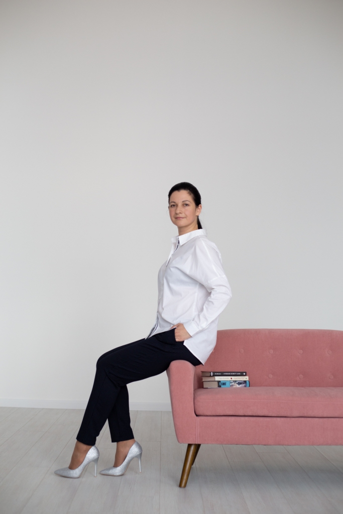 Елена Чупрова в кабинете